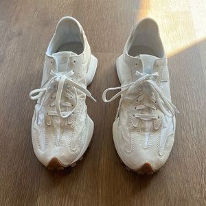 New Balance 327 - 9.5 W - NEVER WORN